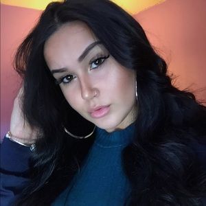 Meet your Posher, Elinaa